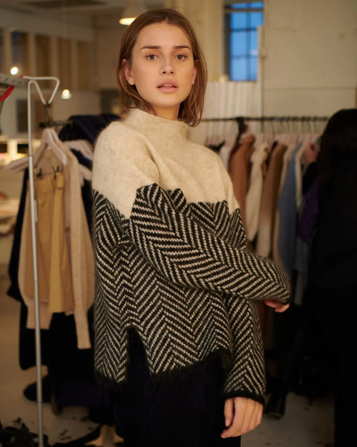 Women’s Oversized Knit Sweater - Geometric Pattern Pullover