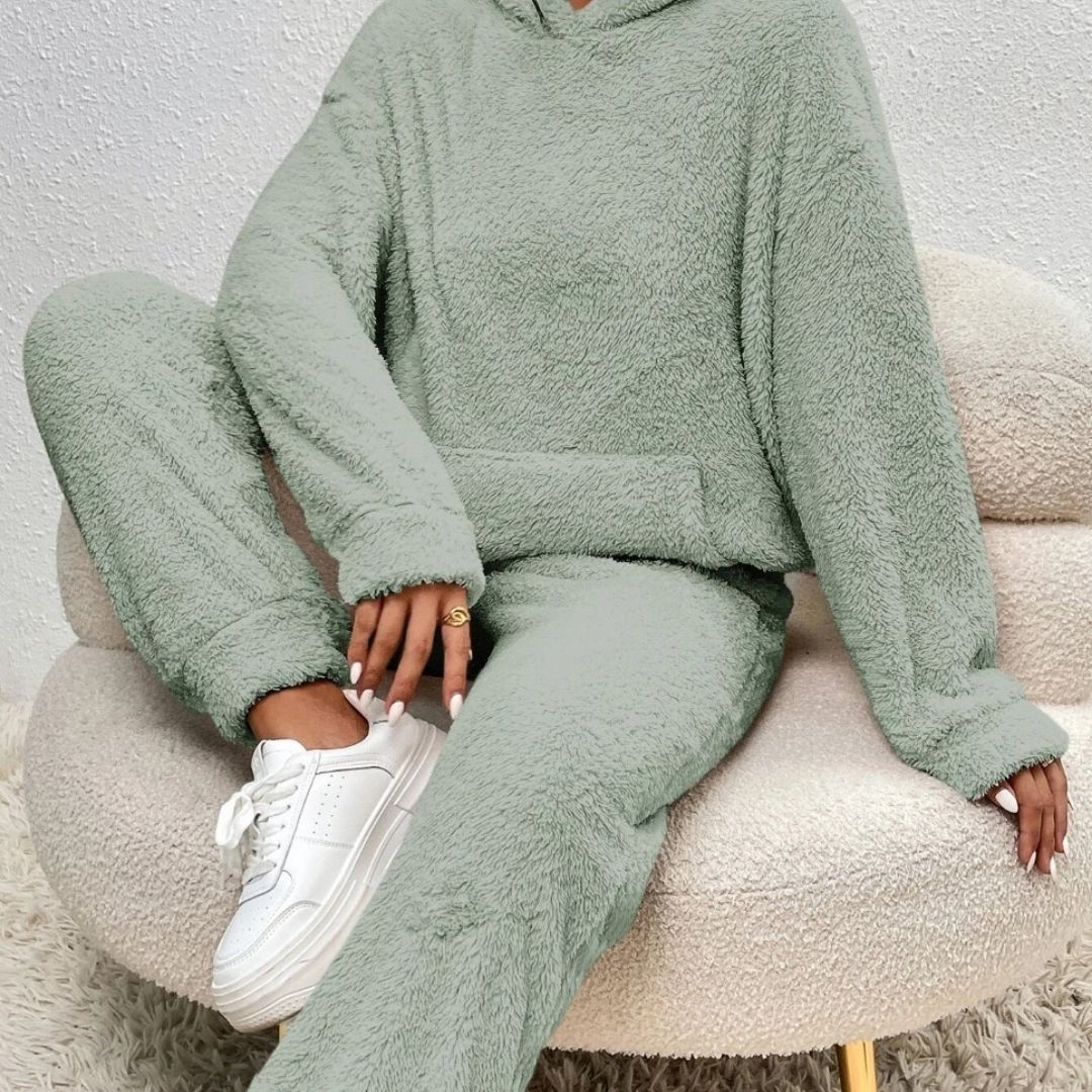 Women’s Cozy Winter Fleece Loungewear Tracksuit Set