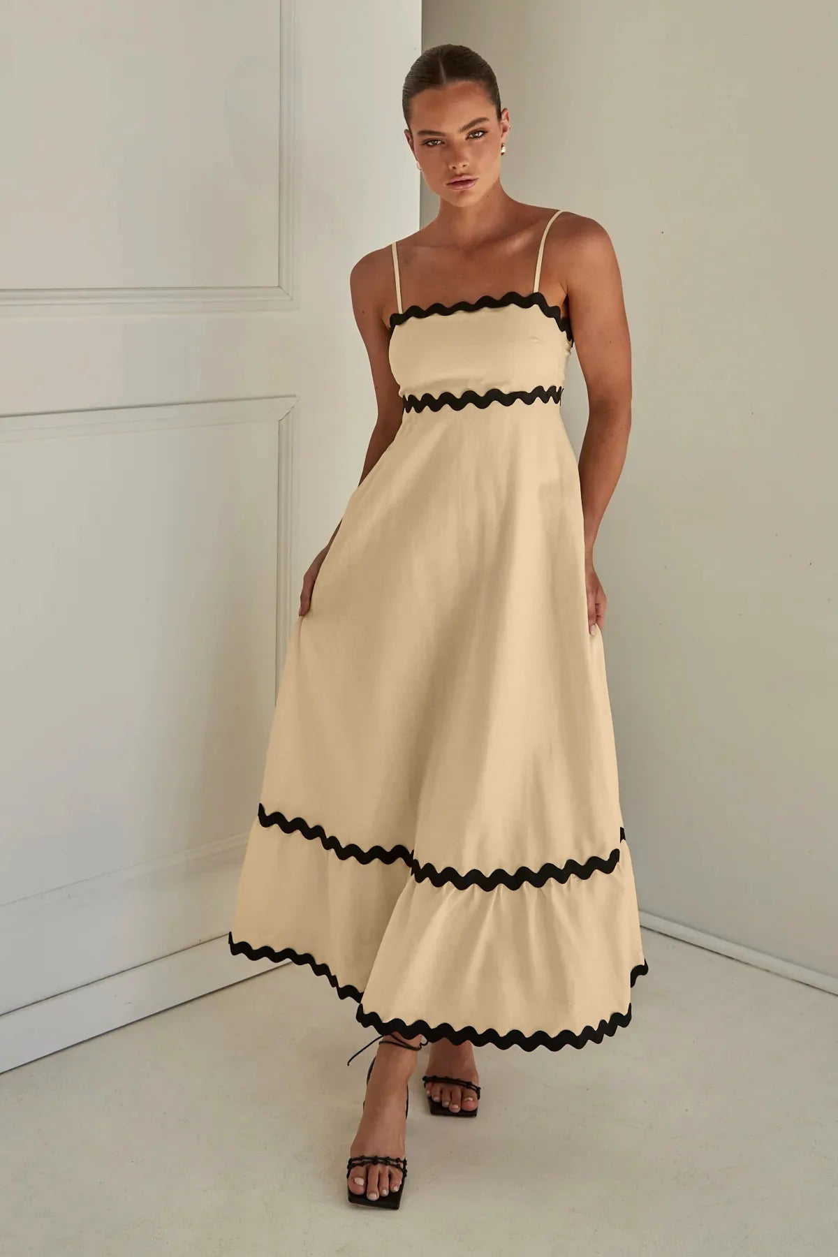 Margot – Contrast Trim Maxi Dress