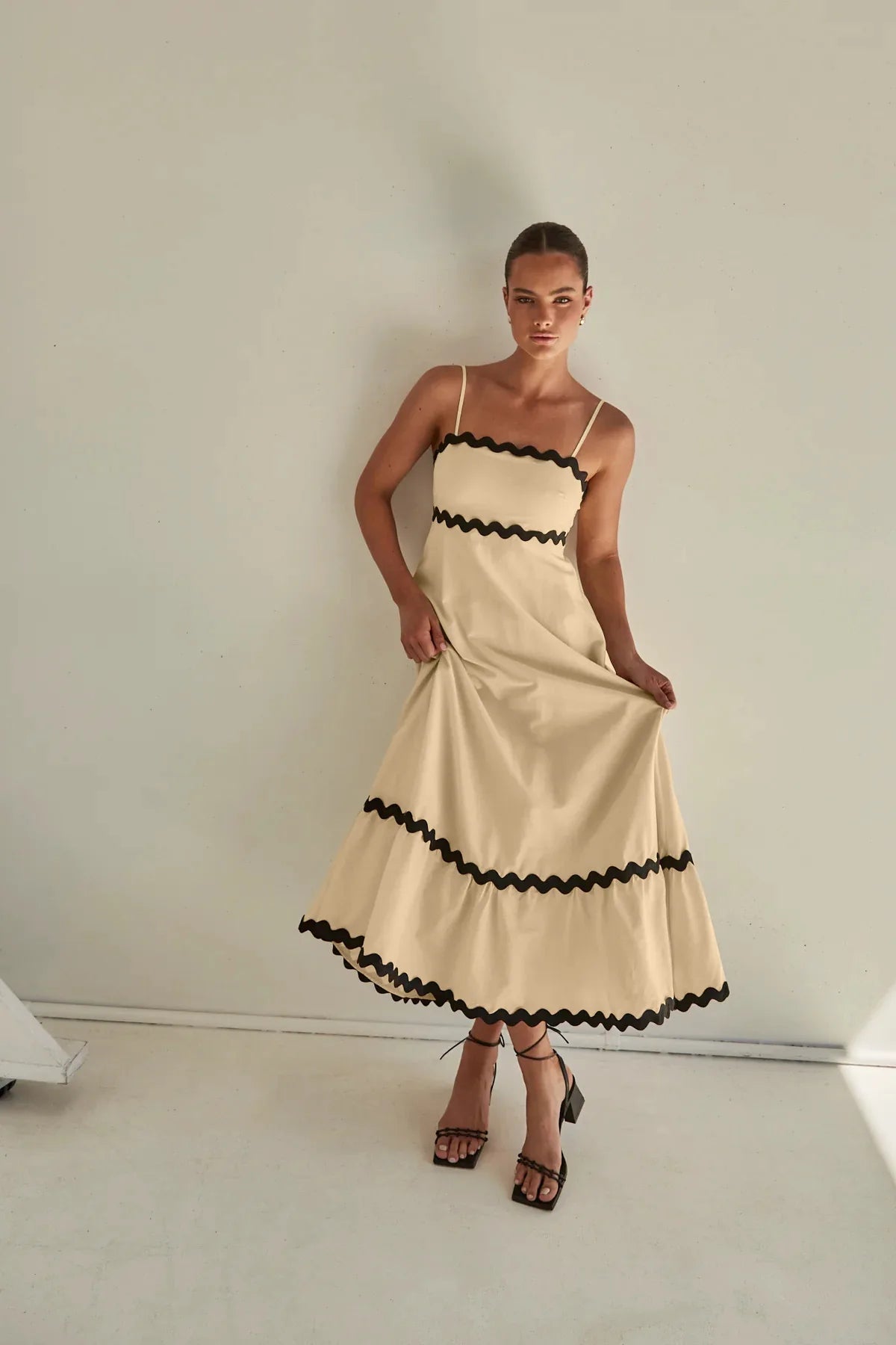 Margot – Contrast Trim Maxi Dress