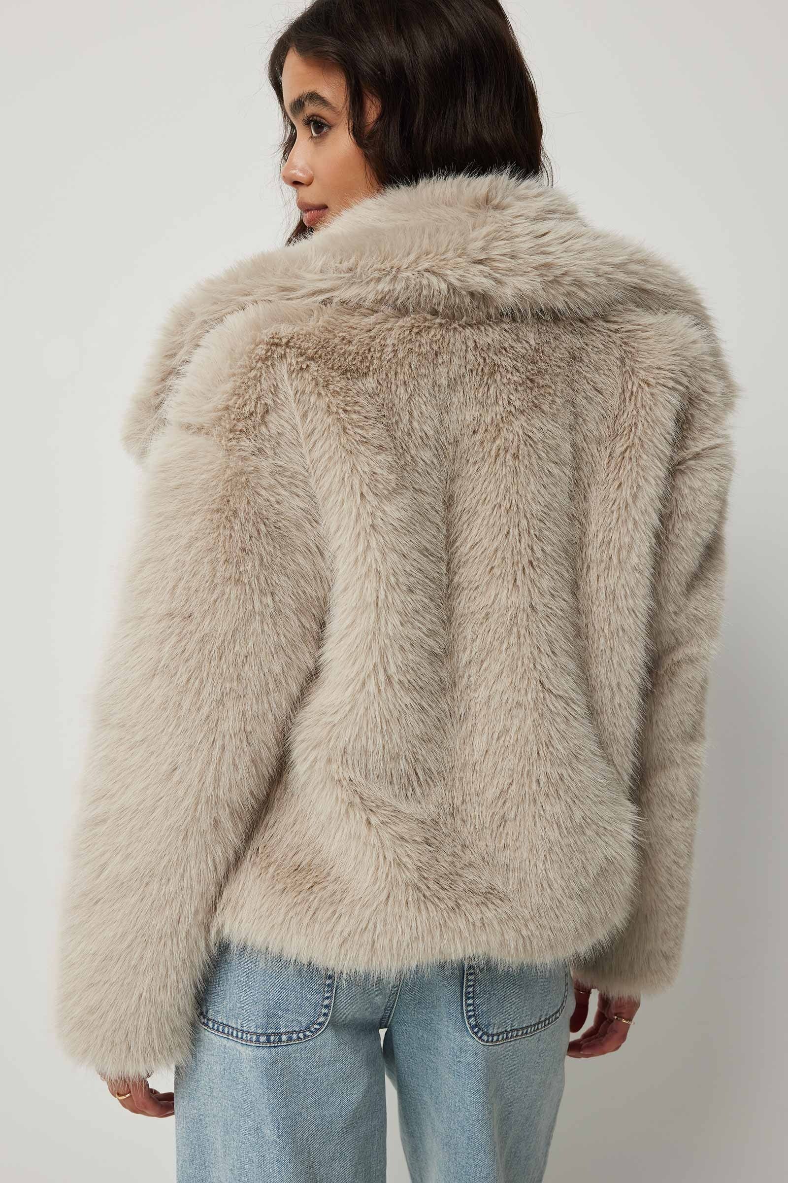 Women’s Faux Fur Oversized Jacket - Plush Lapel Winter Coat