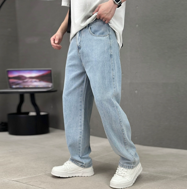 Men’s Straight-Leg Jeans
